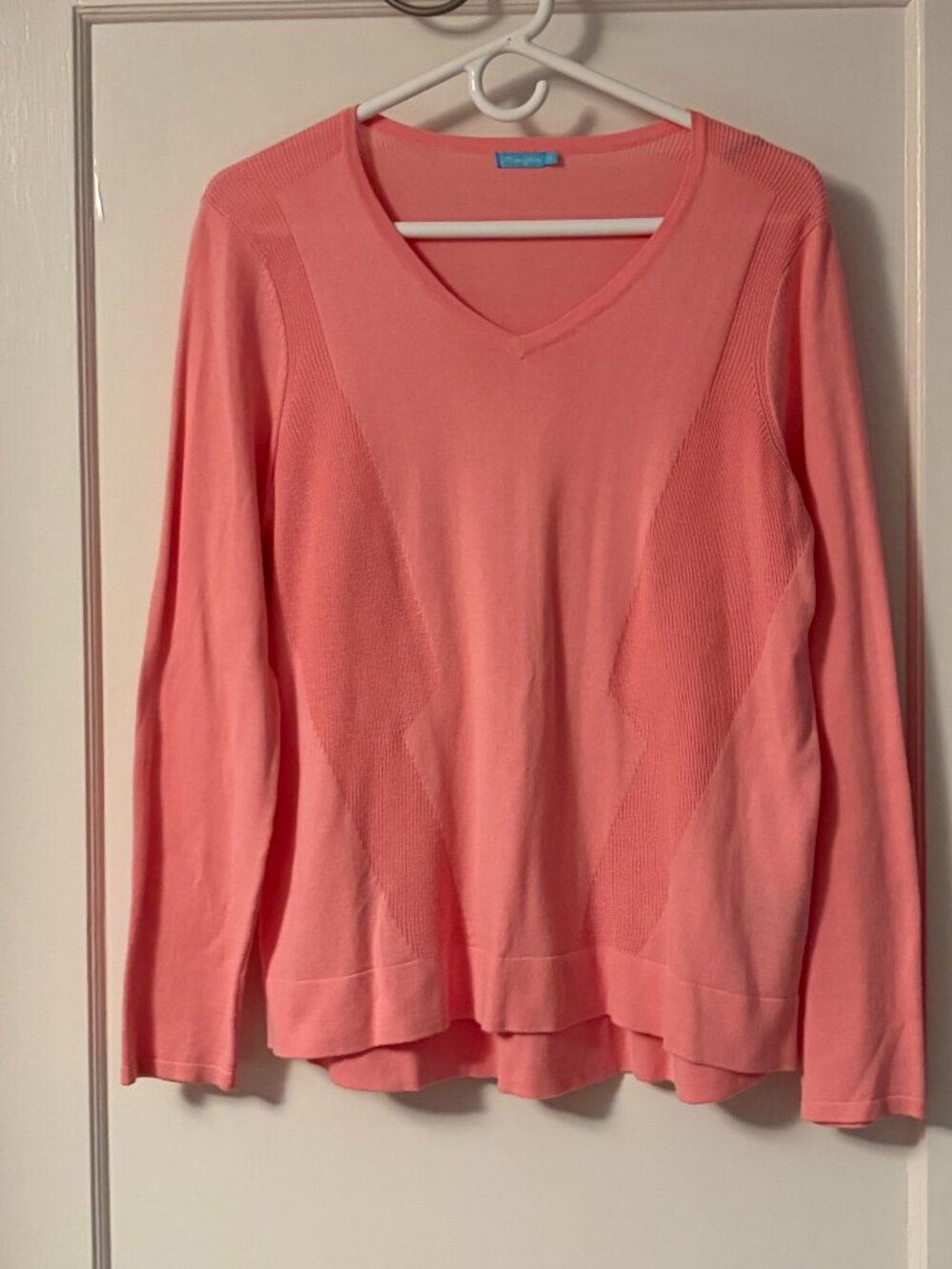 J McLaughlin lightweight V-neck sweater peachy pink size medium preppy classic